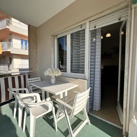 Acadamis Ema's House - * סנרמו